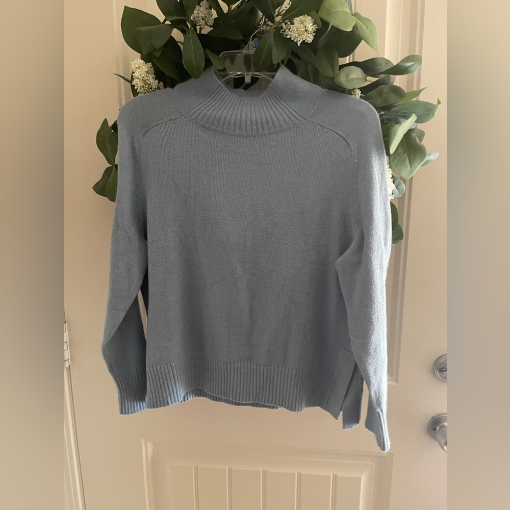 Banana Republic sweater size S petite